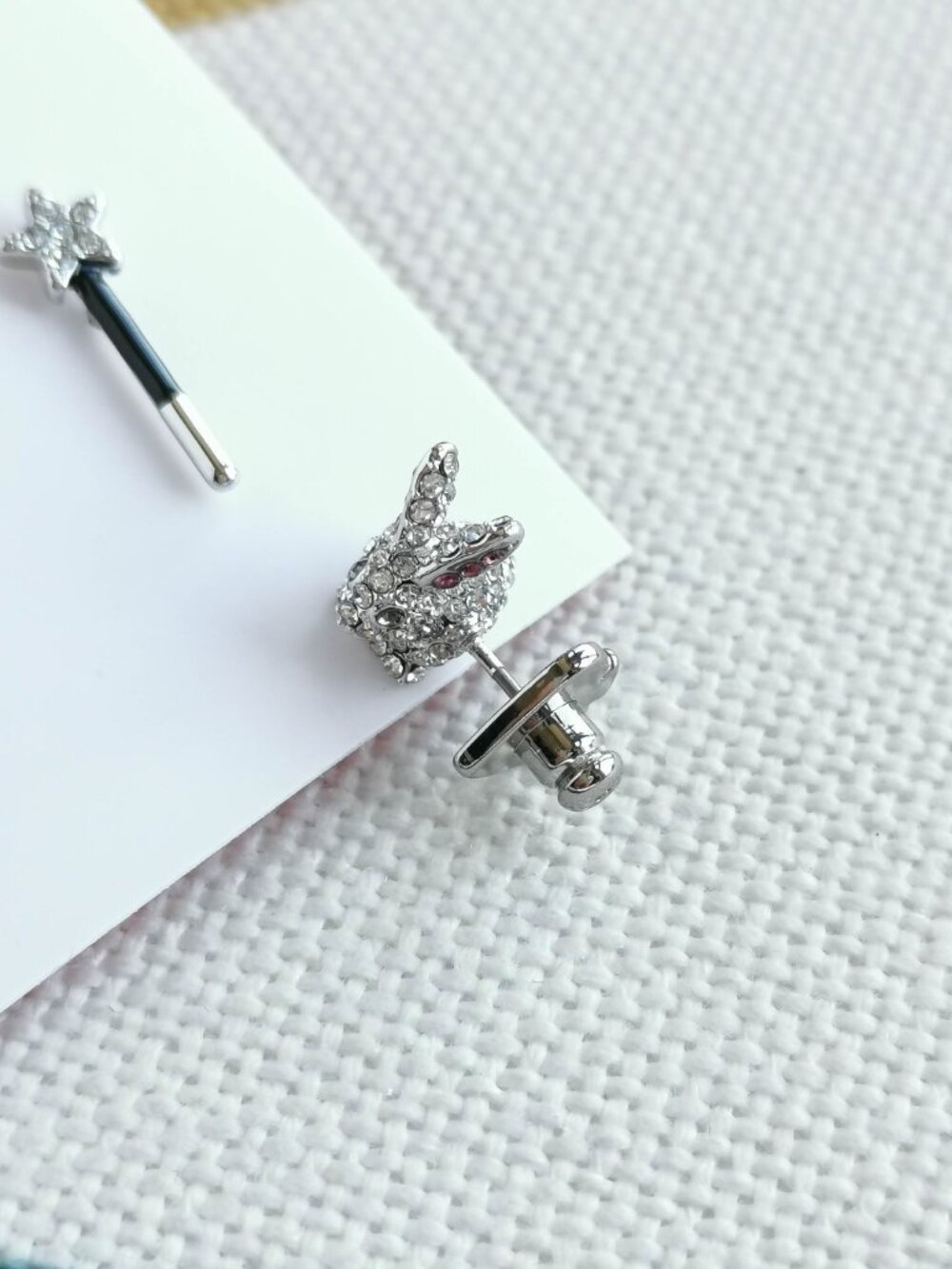 Kate Spade Starring Bunny Asymmetrical Clear Stud Earrings NEW - Picture 3 of 3